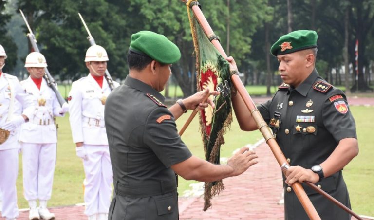 Tongkat Komando Batalyon Infanteri 410/Alugoro dipegang oleh komandan baru, yakni Letkol Inf.Agung Cahyono.