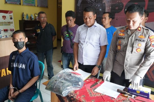 Peristiwa itu terjadi di rumah Denny di Kelurahan Wonosari, Ngaliyan, Kota Semarang pada hari Kamis (22/2) dini hari.