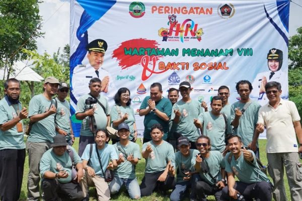 Puncak acara Hari Pers Nasional (HPN) 2024 dan Hari Ulang Hahun (HUT) Persatuan Wartawan Indonesia (PWI) ke-78, PWI Kabupaten Blora menggelar kegiatan penghijauan di kawasan wisata Bukit Kunci yang di Desa Bangoan, Kecamatan Jiken, Kabupaten Blora, Jum'at (08/03/2024).