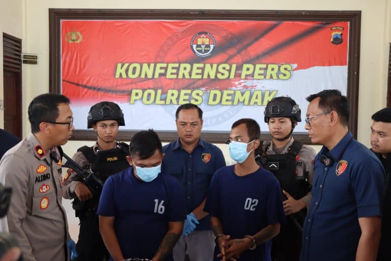 Salah seorang pelaku berinisial DW (25), mengaku sakit hati dengan tindakan yang pernah dilakukan oleh Prayoga Adi Saputra (27), korban pembunuhan tersebut.