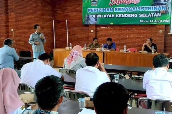 Kantor Cabang Dinas Energi Sumber Daya Mineral (KCD ESDM) Jawa Tengah Wilayah Kendeng Selatan gelar sosialisasi perijinan ketenagalistrikan di RM Saung Mekarsari, Karangjati Blora, Rabu (24/4/2024).