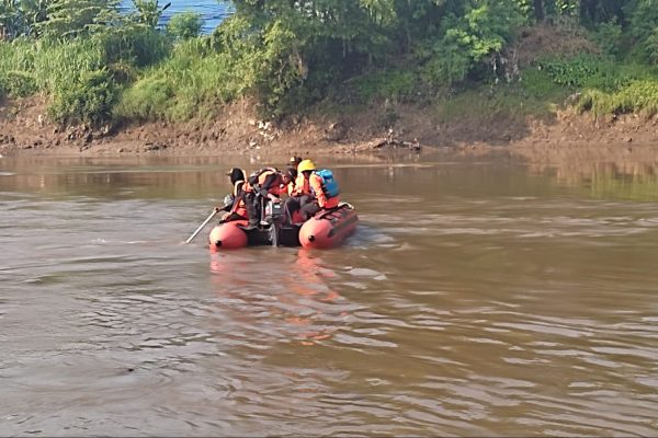 Nasib malang menimpa Aris Saputro/AS (25) yang harus meregang nyawa saat mengejar hewan buruannya, biawak.