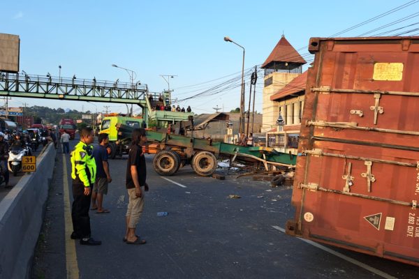 Dua Truk Terlibat Kecelakaan Bawen Semarang, Satu Pengemudi Tewas