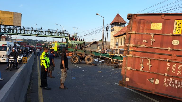 Dua Truk Terlibat Kecelakaan Bawen Semarang, Satu Pengemudi Tewas