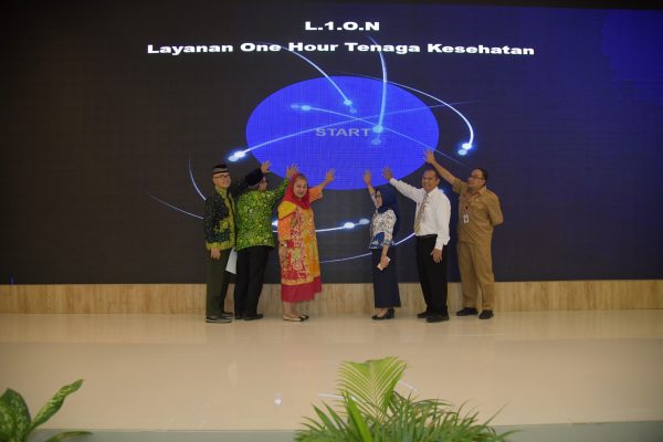 Wali Kota Semarang Hevearita Gunaryanti Rahayu saat melaunching Layanan One Hour Nakes (L1ON), Senin (6/5).