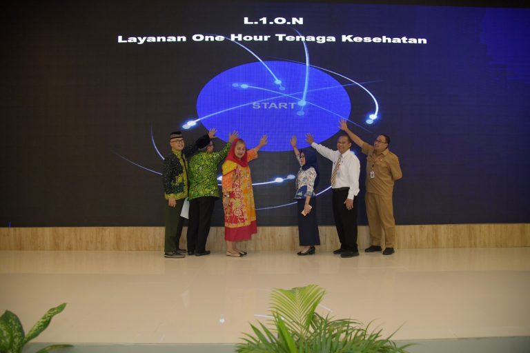 Wali Kota Semarang Hevearita Gunaryanti Rahayu saat melaunching Layanan One Hour Nakes (L1ON), Senin (6/5).