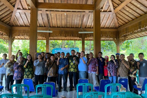 PT GMM Blora bersama petani tebu dan DP4 Blora saat Rembug Gayeng dan Halal Bihalal, beberapa waktu lalu, Jumat (10/5).