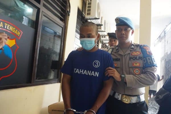 Pelaku penganiayaan saudara ipar saat digelandang di Polres Purbalingga, Kamis (16/5/2024).