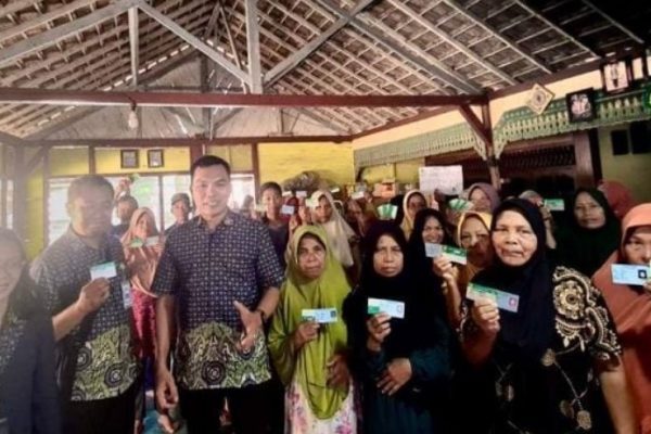 BPJS Kesehatan Cabang Pati saat melakukan sosialisasi di Desa Ngatoko, Dusun Pasedan, Kabupaten Rembang, Selasa (14/5/2024).