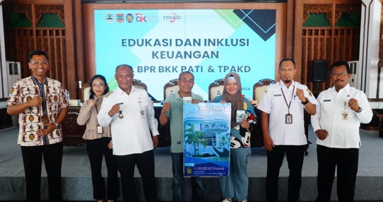 Penjabat (Pj) Bupati Pati Henggar Budi Anggoro hadiri edukasi dan inklusi keuangan oleh PT BPR BKK (perseroda)