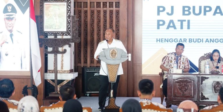 Pj Bupati Pati Henggar Budi Anggoro, Kamis (13/6), menghadiri acara Launching Inovasi Simpati dan Penyerahan Keputusan Bupati Pati tentang Pensiun PNS Periode Juli-September Tahun 2024 di Pendopo Kabupaten Pati.