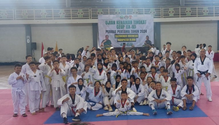Ratusan atlet (jeja) Taekwondo Blora mengikuti Ujian Kenaikan Tingkat (UKT) GEUP (IX-III) Periode Pertama 2024 di GOR Mustika, pada Minggu (21/7/2024).