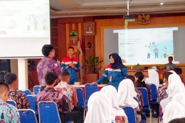 Persatuan Wartawan Indonesia (PWI) Kabupaten Blora bekerja sama dengan Pertamina kembali menggelar acara “PWI Blora Goes to School with Pertamina” berlangsung di SMA Negeri 1 Blora, Kamis (22/8/2024).