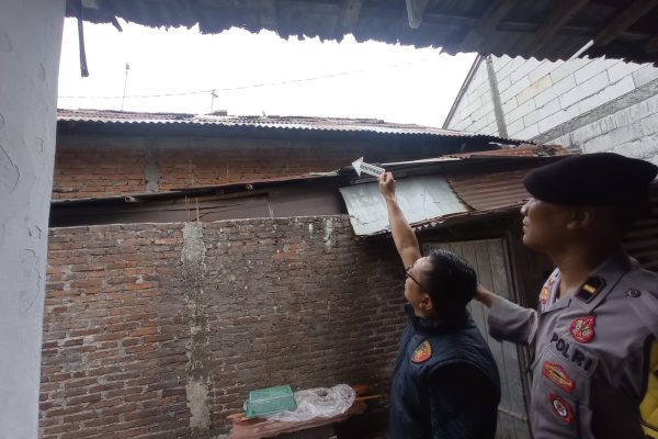 Gegara Perbaiki Atap Rumah, Warga Karangbanjar Tewas Tersengat Listrik