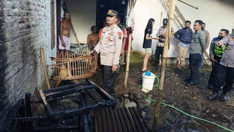 Kepulan Asap di Kalimanah Purbalingga, Atap Rumah Warga Terbakar