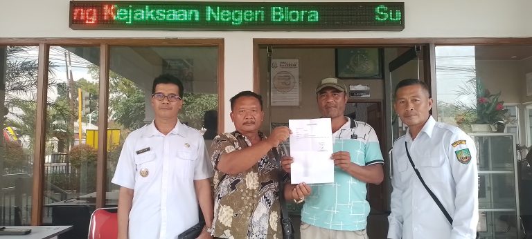 Waluyojati, eks anggota Dewan Perwakilan Rakyat Daerah (DPRD) Blora periode 2019-2024 mencabut laporan atas aduan dugaan korupsi Dana Desa (DD) di tahun 2023 - 2024 serta dugaan pungutan liar (Pungli) dalam program Pendaftaran Tanah Sistimatis Lengkap (PTSL) di tahun 2021, kepada Kepala Desa (Kades) Jurangjero Kecamatan Bogorejo Kabupaten Blora Jawa Tengah.