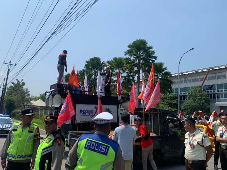 Ratusan Personel Amankan Peringatan Hari Buruh di Demak