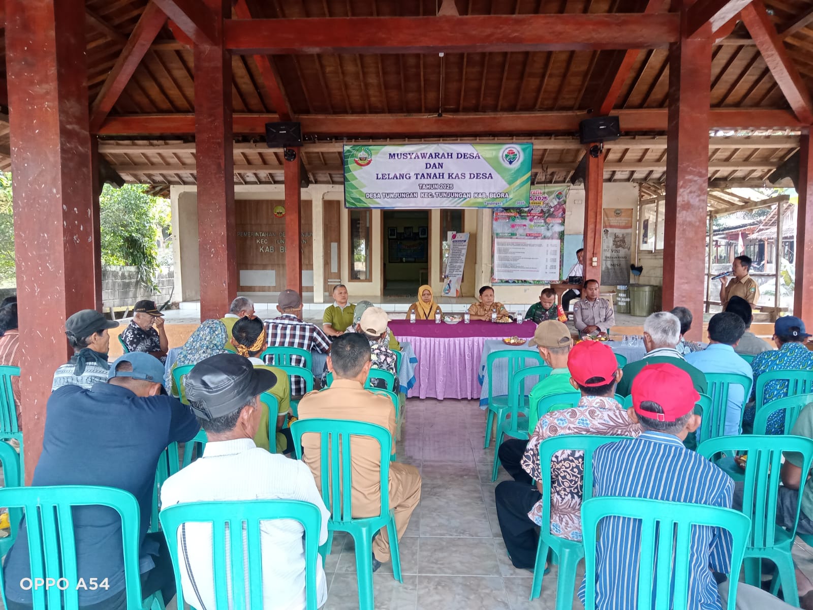 Pemerintah Desa Tunjungan, Kecamatan Tunjungan, Kabupaten Blora, menggelar lelang aset desa sebagai bagian dari agenda tahunan pengelolaan tanah kas desa dan sumber daya lokal, Selasa (12/8/2025).