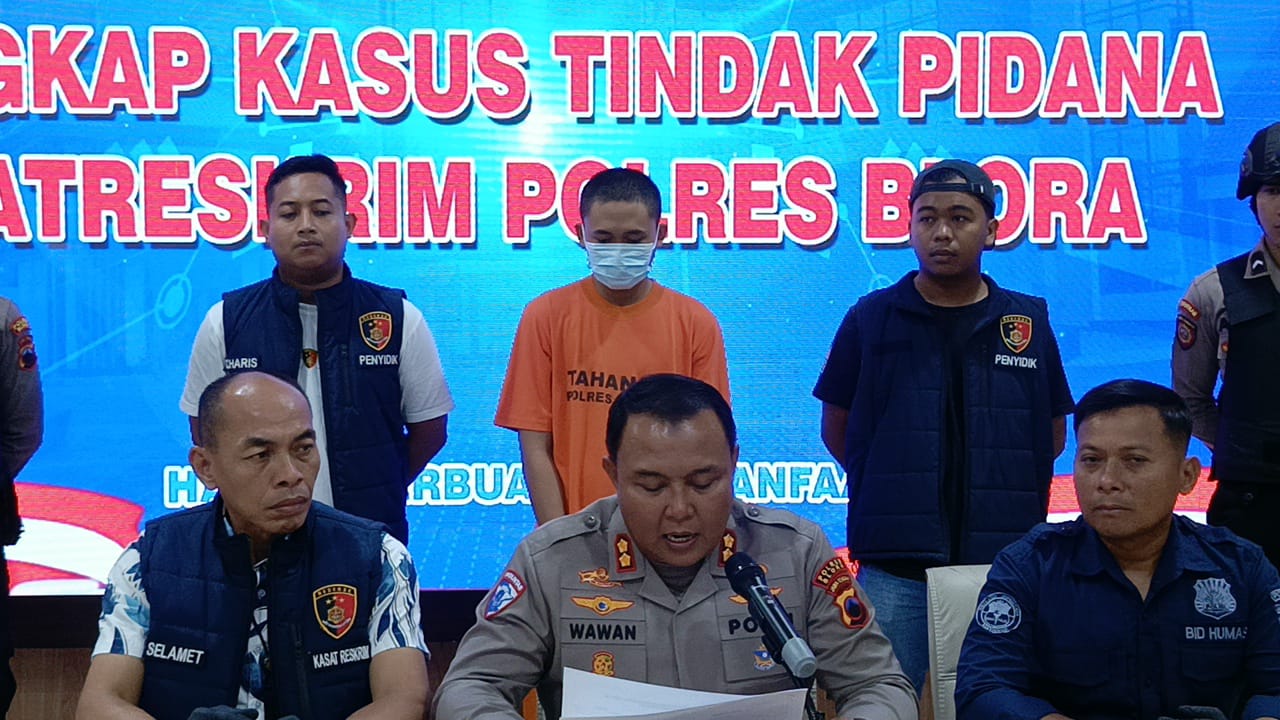 Kapolres Blora, AKBP Wawan Andi Susanto beserta jajaran saat konferensi pers di Mapolres Blora, Kamis (14/5).