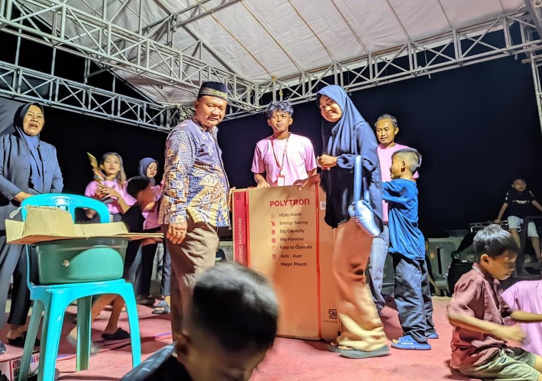 Desa Jurangjero, Kecamatan Bogorejo, Kabupaten Blora, Jawa Tengah, menggelar karnaval dan panggung hiburan dalam rangka memperingati HUT ke-80 Republik Indonesia, Sabtu (30/8/2025).