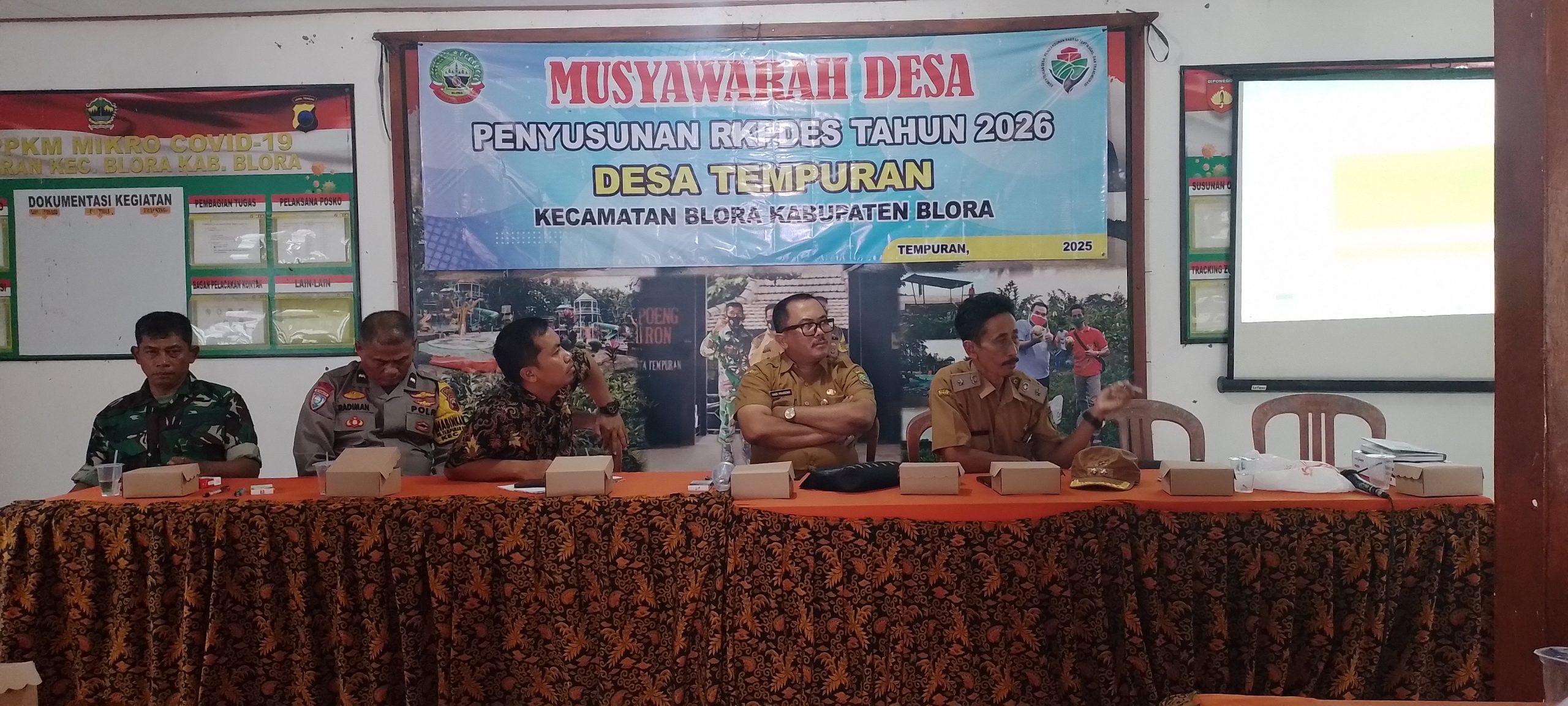 Pemerintah Desa Tempuran, Kecamatan Blora, Kabupaten Blora, Jawa Tengah, menggelar Musyawarah Desa (Musdes) untuk membahas program dan kegiatan ketahanan pangan di Balai Desa pada Senin (8/9/2025).