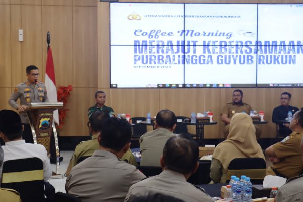 Polres Purbalingga menggelar kegiatan coffee morning bertajuk “Merajut Kebersamaan Purbalingga Guyub Rukun” di Aula Wicaksana Laghawa Mapolres Purbalingga, Senin (8/9/2025).