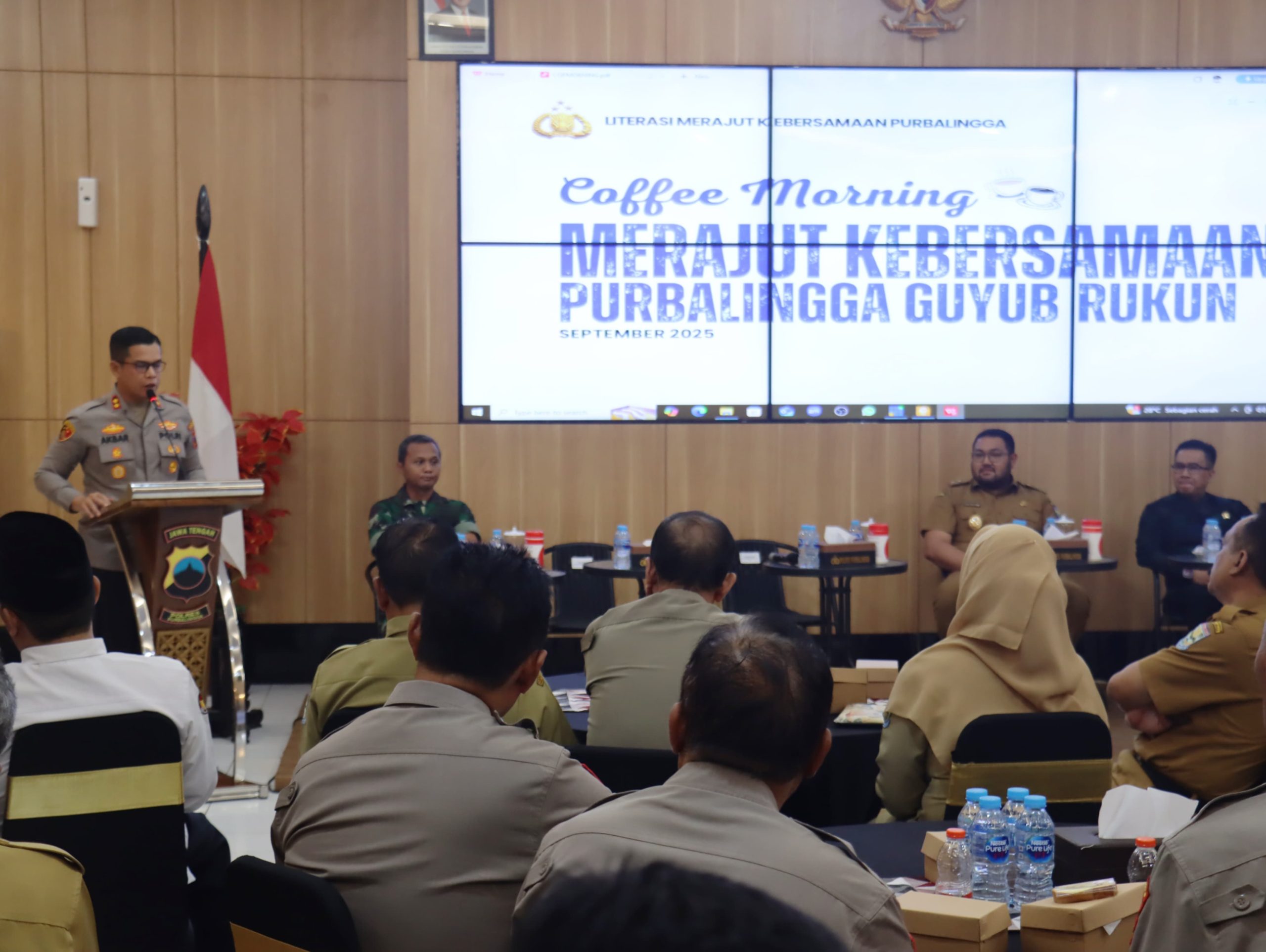 Polres Purbalingga menggelar kegiatan coffee morning bertajuk “Merajut Kebersamaan Purbalingga Guyub Rukun” di Aula Wicaksana Laghawa Mapolres Purbalingga, Senin (8/9/2025).