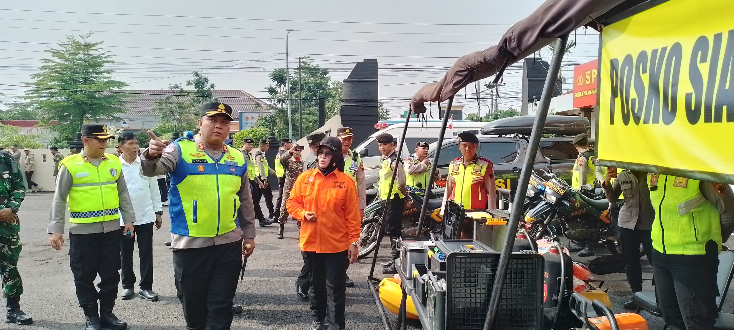 Kapolres Blora AKBP Wawan Andi Susanto bersama petugas gabungan usai Apel Kesiapsiagaan Tanggap Darurat Bencana Hidrometeorologi Tahun 2025–2026.