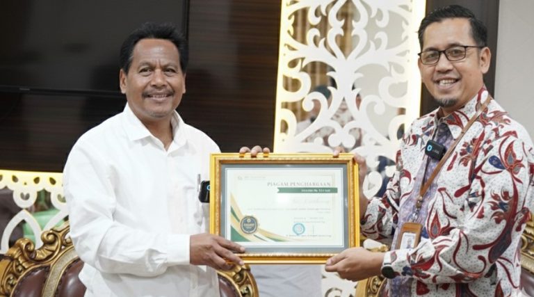 Rembang Raih Penghargaan UHC Prioritas 2025, Bukti Komitmen Pemkab Lindungi Kesehatan Warga