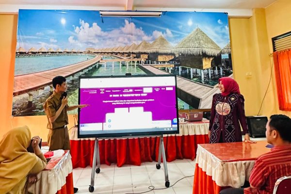 Penerapan teknologi papan interaktif digital (PID) program Prabowo Subianto di SMA Negeri 1 Cepu, Kabupaten Blora, Jawa Tengah