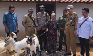 SPPG Jiken Salurkan Kambing untuk Pemulihan Ekonomi Korban Kebakaran