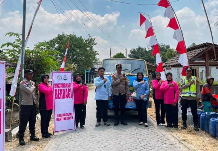 SPPG Jiken 1 Blora Salurkan 16.000 Liter Air Bersih untuk Warga Terdampak Kekeringan
