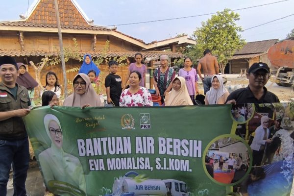 Anggota DPR RI Daerah Pemilihan Jawa Tengah III (Pati, Rembang, Grobogan, dan Blora) Eva Monalisa mendorong penyaluran bantuan 200 tangki air bersih ke 14 kecamatan di Kabupaten Blora, Jawa Tengah, sebagai respons terhadap krisis air akibat musim kemarau berkepanjangan.
