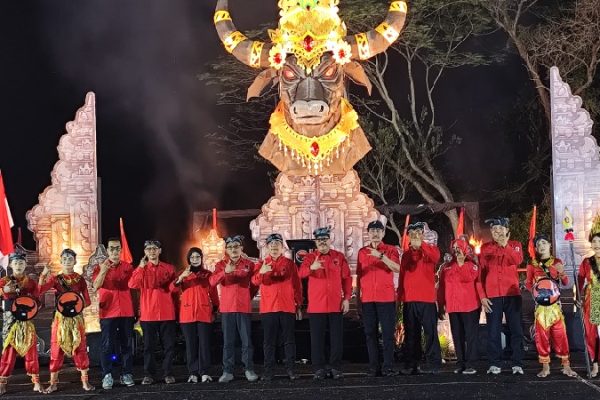 DPC PDI Perjuangan Kabupaten Blora, Jawa Tengah, mengangkat nilai-nilai Samin Surosentiko dalam pelaksanaan Musyawarah Ranting (Musran) dan Musyawarah Anak Ranting (Musanran) di daerah pemilihan (dapil) 3 yang meliputi Kecamatan Jati, Kradenan, dan Randublatung.