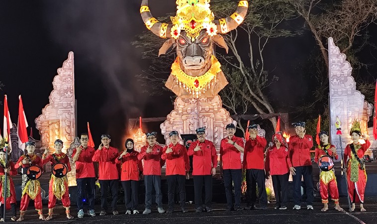 DPC PDI Perjuangan Kabupaten Blora, Jawa Tengah, mengangkat nilai-nilai Samin Surosentiko dalam pelaksanaan Musyawarah Ranting (Musran) dan Musyawarah Anak Ranting (Musanran) di daerah pemilihan (dapil) 3 yang meliputi Kecamatan Jati, Kradenan, dan Randublatung.