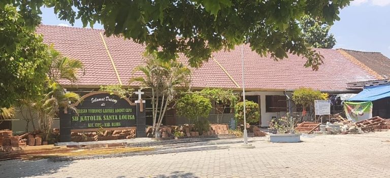 Kenangan Alumni Bertemu Harapan Baru, SD Katolik Santa Louisa Cepu Direvitalisasi